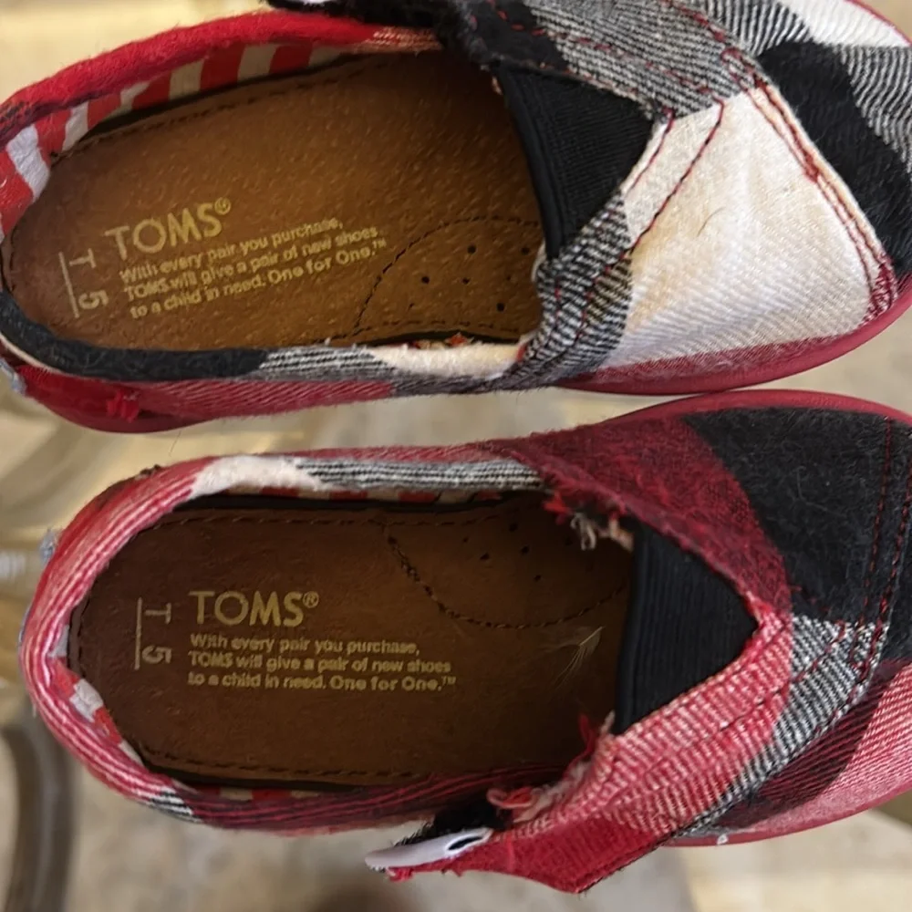 Kids/ toddler Tom’s! Size 5
